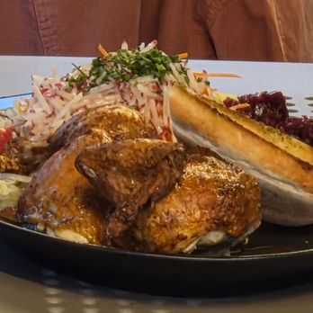 Kaiser Max - 1/2 chicken with salad and italian bread. - Cafes Near Me - Innsbruck, 7 Kaiser Max - 1/2 chicken with salad and italian bread. - Cafes Near Me - Innsbruck, 7