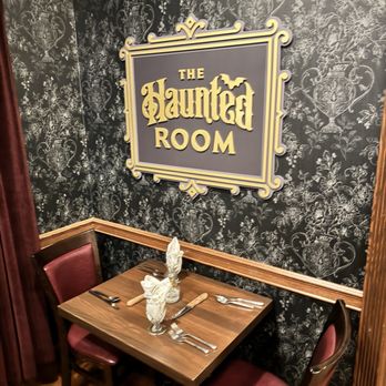 Dawn Manor - American Near Me - Baraboo, Wisconsin