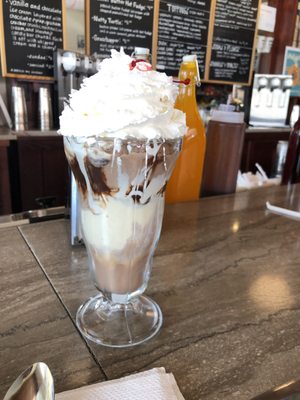 Clinton's Soda Fountain by null