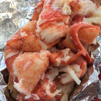 Red's Eats - Lobster Roll - Seafood Near Me - Wiscasset, Maine