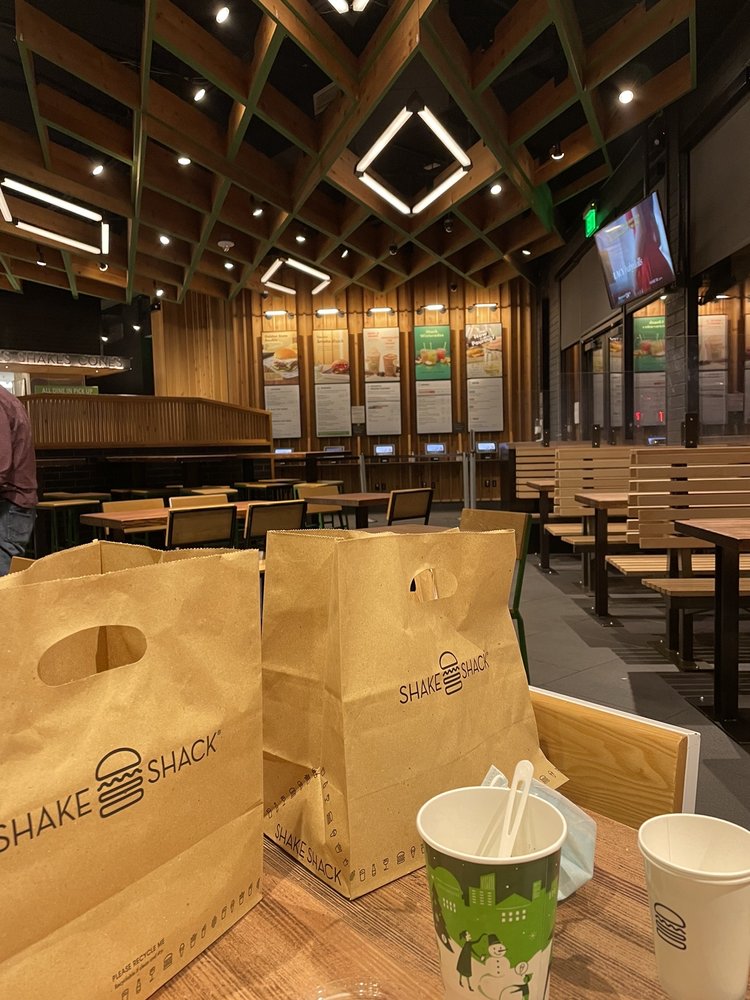 Shake Shack Stanford Shopping Center