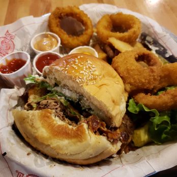 Fuddruckers - Burgers Near Me - Branson, Missouri