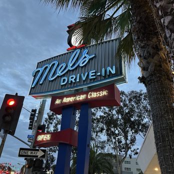 Mel's Drive-In - Sign seen from street - Diners Near Me - Santa Monica, California