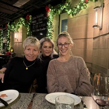 Off The Hook - Mom Me & Sister - Seafood Near Me - Warrendale, Pennsylvania
