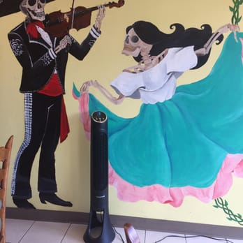 Mariachi's Tacos - The walls - Mexican Near Me - Des Plaines, Illinois