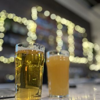 Cellarmaker Oakland - Left WC pale ale, right hazy IPA - Breweries Near Me - Oakland, California Cellarmaker Oakland - Left WC pale ale, right hazy IPA - Breweries Near Me - Oakland, California