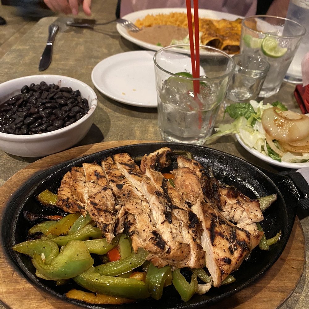 Papi's Mex Grill - Chicken Fajitas with a side of black beans instead of refried beans and rice - Mexican Near Me - Fresno, California Papi's Mex Grill - Chicken Fajitas with a side of black beans instead of refried beans and rice - Mexican Near Me - Fresno, California
