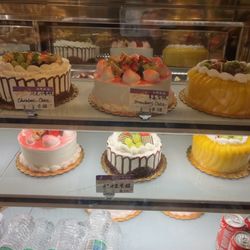 Mom's Bakery & Tea House - Cakes
