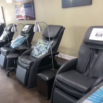 Quince Spa - People sit in every other chair - Nail Salons Near Me - San Francisco, California Quince Spa - People sit in every other chair - Nail Salons Near Me - San Francisco, California