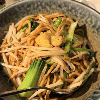 Lo Kee - Vegetable lo mein - Asian Fusion Near Me - Atlanta, Georgia