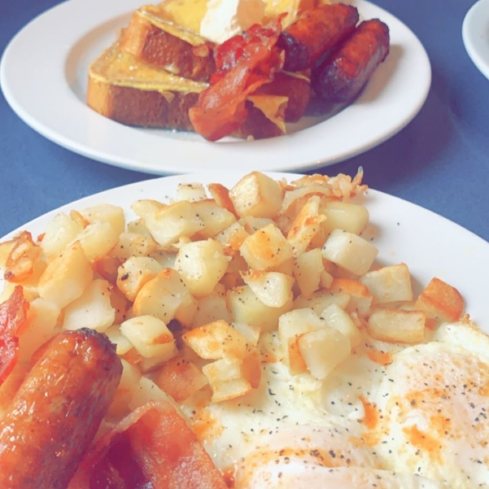 Annie's Cafe - Temecula - Food looks beautiful, too bad it was cold :( - Breakfast & Brunch Near Me - Temecula, California