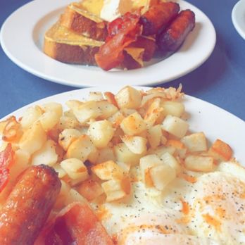 Annie's Cafe - Temecula - Food looks beautiful, too bad it was cold :( - Breakfast & Brunch Near Me - Temecula, California