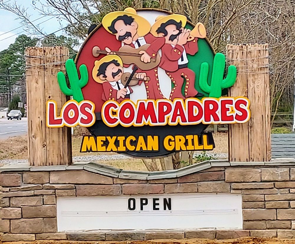 Las Compadres Logo