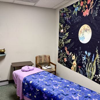 Reiki with Amanda - Setting up the new Healing Space in the Clackamas Chiropractic Clinic!!! - Reiki Near Me - Clackamas, Oregon Reiki with Amanda - Setting up the new Healing Space in the Clackamas Chiropractic Clinic!!! - Reiki Near Me - Clackamas, Oregon