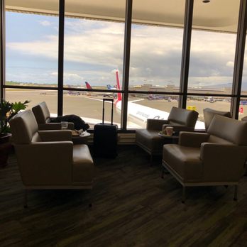 United Club - View of the tarmac! - Airport Lounges Near Me - Honolulu, Hawaii United Club - View of the tarmac! - Airport Lounges Near Me - Honolulu, Hawaii
