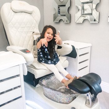 Metro Nail Lounge - Nail Salons Near Me - Corona, California