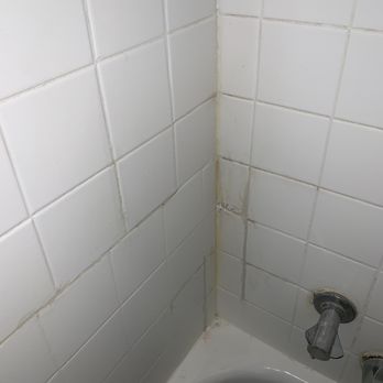 Riverchase Apartments - Master shower - Apartments Near Me - Tulsa, Oklahoma