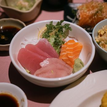 Matsu Restaurant - Sashimi! Part of the Beef Teriyaki combo dinner! - Sushi Bars Near Me - Huntington Beach, California