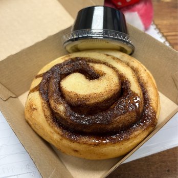 Cinnaholic - Cinnamon roll with cream cheese frosting on the side. - Bakeries Near Me - Spring, Texas