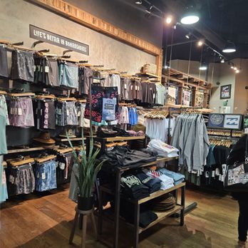 Billabong - Inside the store - Men's Clothing Near Me - Universal Cty, California Billabong - Inside the store - Men's Clothing Near Me - Universal Cty, California