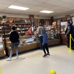 Lara's Bakery - Bakery counter