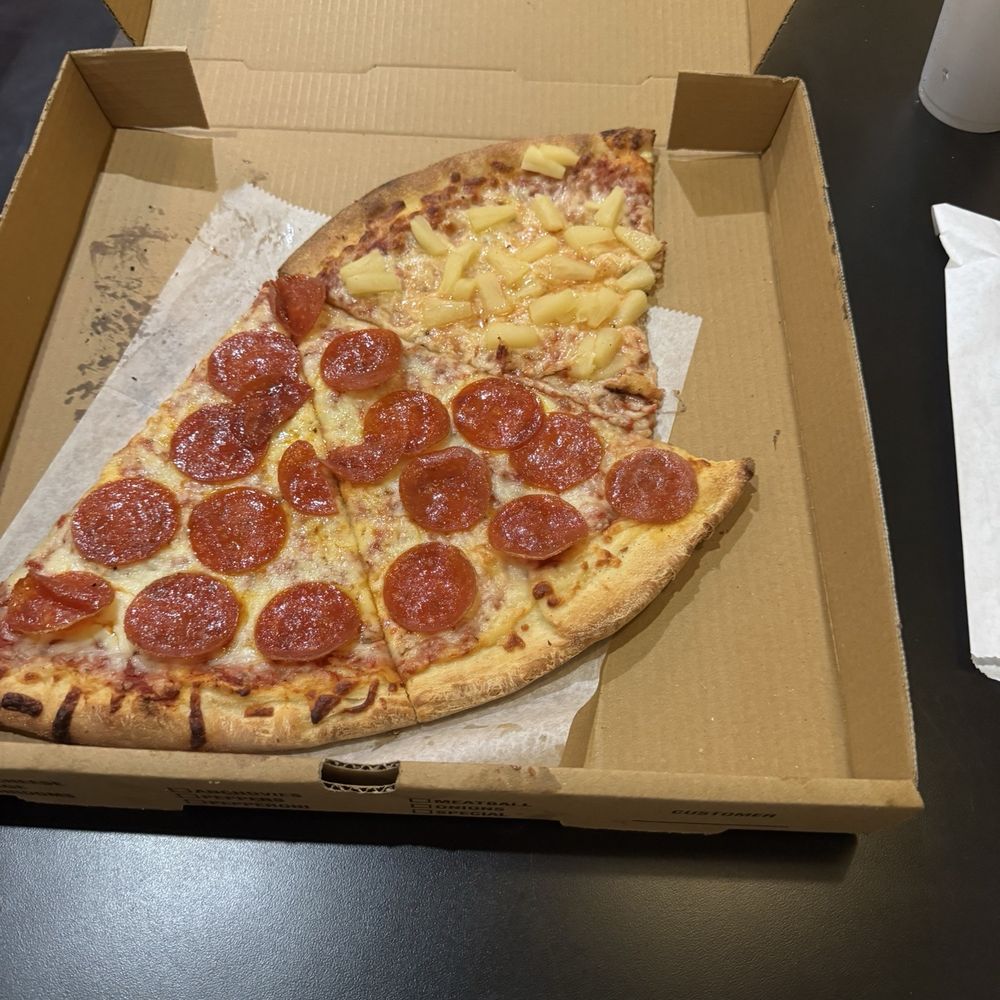Two pepperoni, one Pineapple slice Two pepperoni, one Pineapple slice