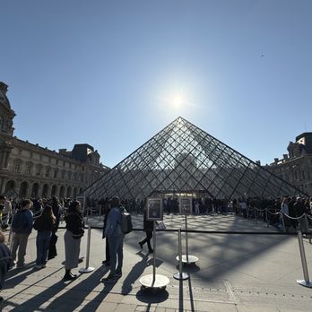 Pyramide du Louvre - Landmarks & Historical Buildings Near Me - Paris, 75