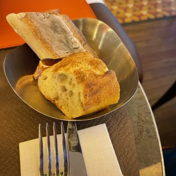 Café George V - Bread - Cafes Near Me - Paris, 75 Café George V - Bread - Cafes Near Me - Paris, 75