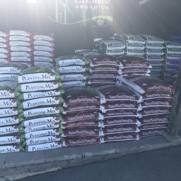 Soil soil Manure, Mulch, everything you need to plant is here Soil soil Manure, Mulch, everything you need to plant is here