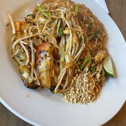 Baan Thai Restaurant - Seafood pad Thai