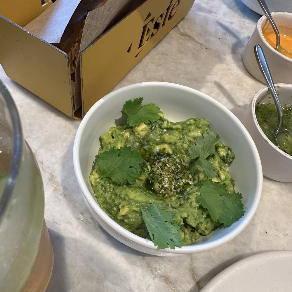 Este - GUACAMOLE - Seafood Near Me - Austin, Texas Este - GUACAMOLE - Seafood Near Me - Austin, Texas