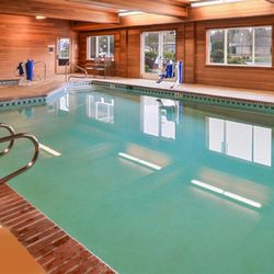 Best Western Plus Cascade Inn & Suites