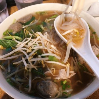 Pho Nguyen - Pho with tai (thinly sliced tender beef), bo vien (meat ball), and gan (tendon) - Vietnamese Near Me - Houston, Texas