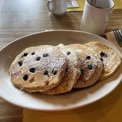 Felicia's Kitchen - Blueberry pancakes with maple syrup