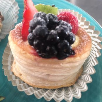 Perfectly Sweet - Bite size fruit tart...cute and yummy - Bakeries Near Me - Alhambra, California