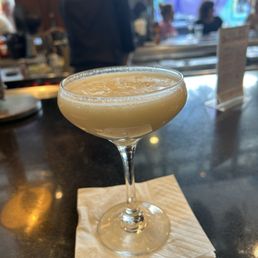Coconut cloud cocktail at the happy hour ! Delicious !!