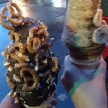 La Diperie - L Apres on the left, I forget the one on the right - Ice Cream & Frozen Yogurt Near Me - Montreal, Quebec