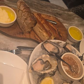 Cino - DOZEN OYSTERS AND SOUR DOUGH BREAD W/ OLIVE OIL - Italian Near Me - Honolulu, Hawaii