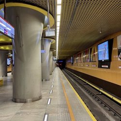 Metro Świętokrzyska