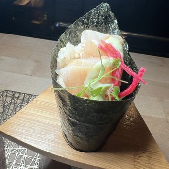 Sushi Saint - Hamachi hand roll - Japanese Near Me - Long Island City, New York