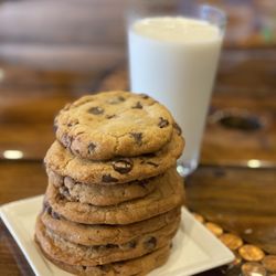 Crickles and Co - Fresh chocolate chunk cookies