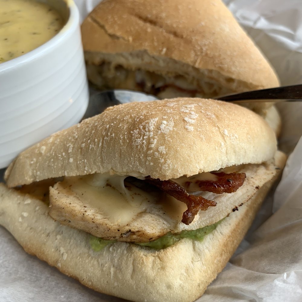 Graze 1885 - Signature Chicken Sandwich - Cafes Near Me - Vincennes, Indiana