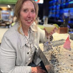 Elite Experience: White Rabbit Theater & Lounge - Me with my Houdini martini