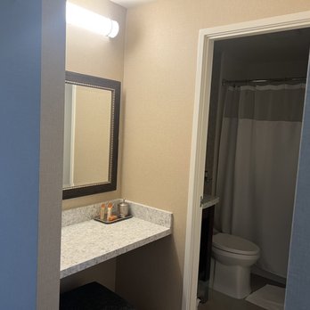 Bahia Resort Hotel - Bathroom area - San Diego, CA