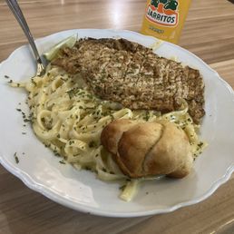Chikn Alfredo with Garlic Knot Chikn Alfredo with Garlic Knot