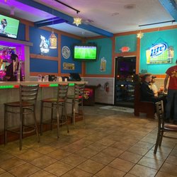 Los Compadres Mexican Grill - Bar area