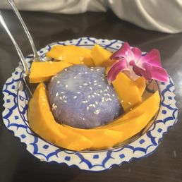 Mango with Anchan Sticky Rice