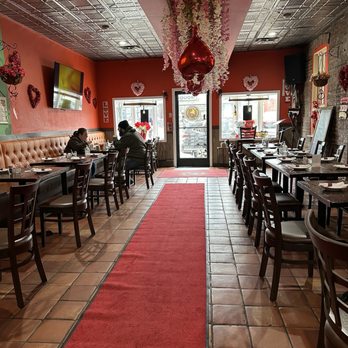 Sabor De Mi Tierra - Seating area - Bakeries Near Me - Verona, New Jersey