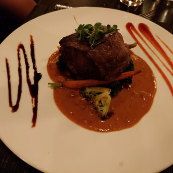 Sasi Thai - Nua Yang (Grilled Filet Mignon was awwight but the peanut sauce was weak & was better dipping it in the Red Curry sauce.. yikes! - Thai Near Me - Cancún, ROO Sasi Thai - Nua Yang (Grilled Filet Mignon was awwight but the peanut sauce was weak & was better dipping it in the Red Curry sauce.. yikes! - Thai Near Me - Cancún, ROO