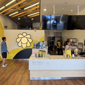 Sunright Tea Studio - Sunnyvale - Inside - Bubble Tea Near Me - Sunnyvale, California Sunright Tea Studio - Sunnyvale - Inside - Bubble Tea Near Me - Sunnyvale, California